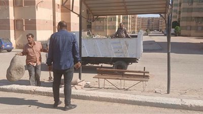 استجابة لشكاوى المواطنين.. حملات مكثفة بحي فيصل لرفع المخلفات 