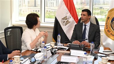 وزير الصناعة يبحث إنشاء مجمع صيني لصناعة السيارات باستثمارات 20 مليون دولار