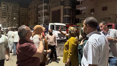 محافظ سوهاج يشرف ميدانياً على إخماد حريق برج معهد الاتصالات ويوجه بدعم المتضرر