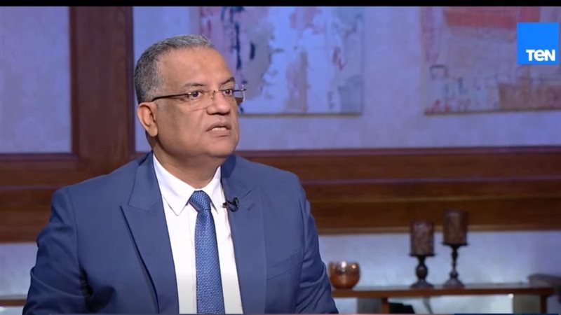 الكاتب الصحفي محمود
