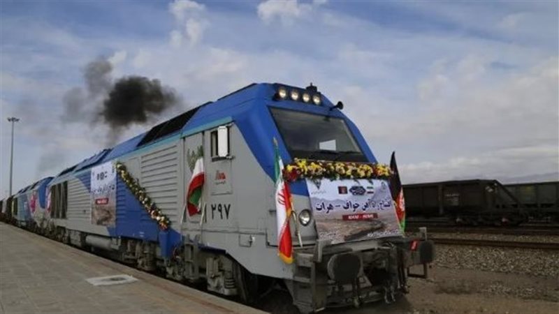 إيران تعلق خط السكك