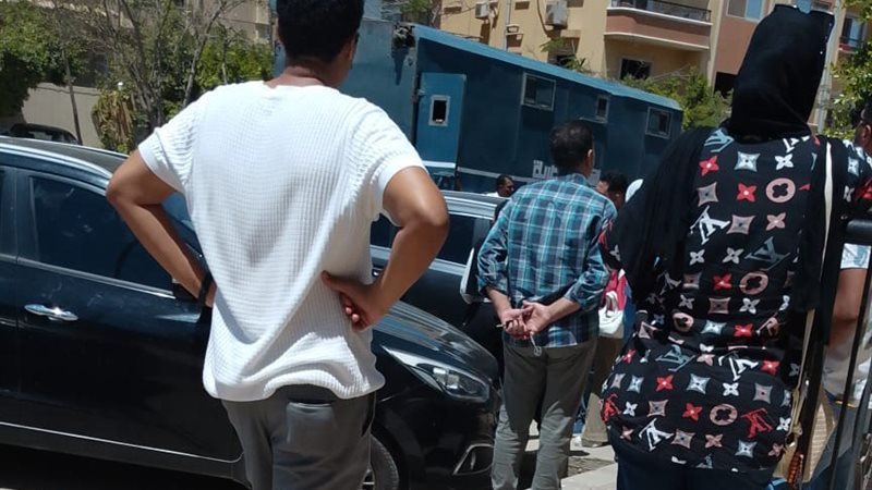 جلسة دهس فتاة بائعة