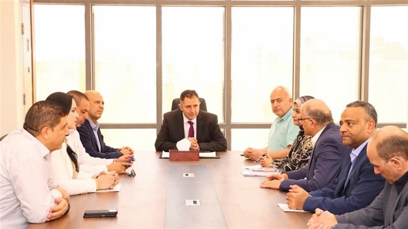 محافظ دمياط يناقش