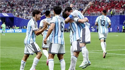 فيفا تواصل إثارة الجدل..طاقم تحكيم أوروبي لمباراة الأرجنتين وسويسرا بالمونديال