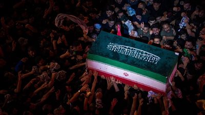 جثمان خامنئي يُوارى الثرى في مشهد وغياب نجله مجتبى يثير التساؤلات