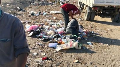 حي الجناين بالسويس يواصل حملات النظافة و يغلق معبر سكة حديد غير شرعي
