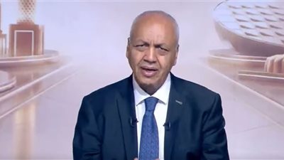 استقبال أسطوري للفراعنة بالعلمين.. مصطفى بكري: شرفتونا ورفعتوا راية مصر