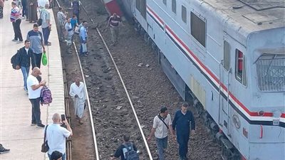 إصابة 14 شخصاً.. خروج عربة قطار عن القضبان بمحطة محلة روح في طنطا