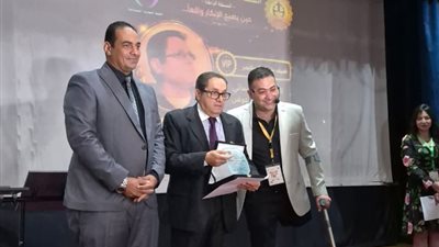 مكتبة مصر الجديدة تكرم المخرج عادل عوض احتفاءً بفيلم العقرب
