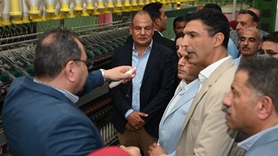 وزير الصناعة ومحافظ الغربية يتفقدان 3 مصانع متخصصة في الغزل والنسيج والملابس  