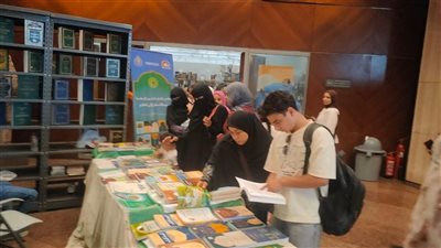 استمرار توافد زائري معرض مكتبة الإسكندرية على جناح الأعلى للشئون الإسلامية