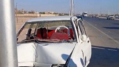 إصابة 4 أشخاص في تصادم سيارة ملاكي بعمود إنارة بطريق السويس – الإسماعيلية