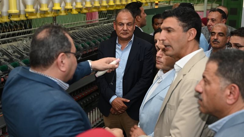 محافظ الغربية ووزير