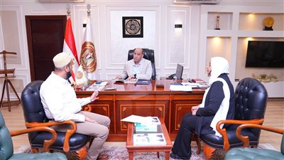 وزير العمل يبحث تسهيل تراخيص الأجانب لترميم المساجد التاريخية مع ممثل البهرة