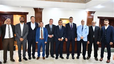 وزير الشباب والرياضة يبحث مع الاتحاد العربي مشروعات الاستثمار الرياضي