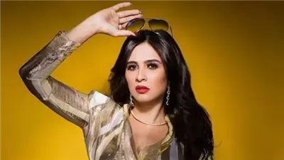 بواسطة كريم فهمي.. ياسمين عبدالعزيز تروج لـ خلي بالك من نفسك |صورة