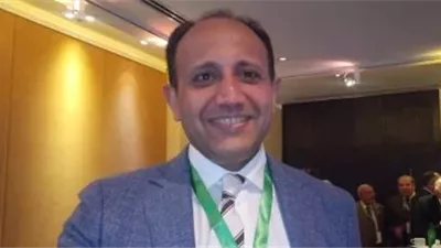 مصري يقود الإنجليز لتطوير لقاح ضد السرطان.. ماذا يفعل في معامل إنجلترا؟|حوار