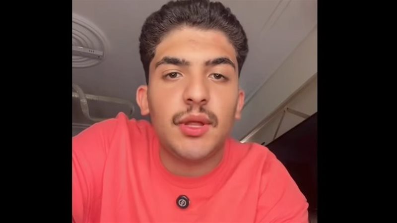 شاب يستغيث