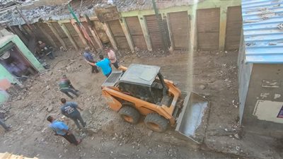 محافظ الجيزة يتابع حملات حي إمبابة لإزالة التعديات بسوق العامل الأول