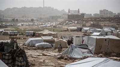 بئر مياه يشعل معركة في اليمن.. قتيل من الحوثيين وحصار منزل أسرة كاملة