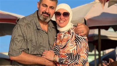  ياسر جلال يستمتع بعطلته الصيفية مع زوجته في المكس بالإسكندرية