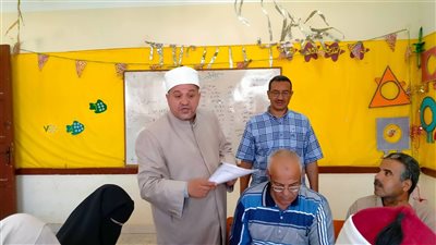 رئيس الإدارة المركزية لمنطقة القليوبية الأزهرية يتفقد تصحيح الثانوية الأزهرية 