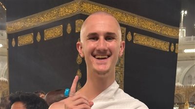 صانع محتوى أمريكي يعلن اعتناقه الإسلام: خسرت آلاف المتابعين.. وأنا فخور بقراري
