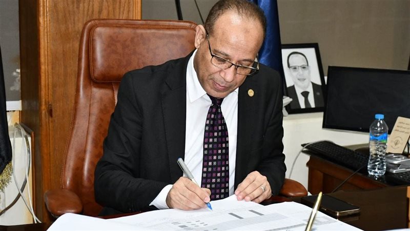 رئيس جامعة قناة السويس
