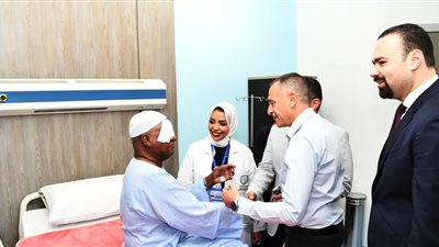 محافظ أسوان يتابع نجاح إجراء 3 عمليات زراعة قرنية بمستشفى الرمد التخصصى 