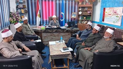 مدير أوقاف السويس يتابع سير العمل الدعوي والإداري ويؤكد الالتزام والانضباط 