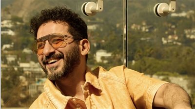 من الشاشة إلى الموضة.. أحمد حلمي يعلن إطلاق براند نظارات شمسية يحمل اسمه