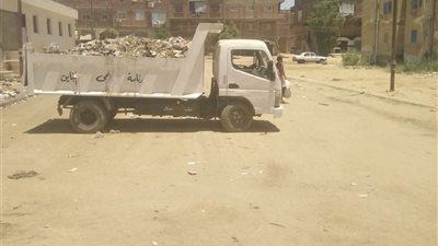 حملات مكثفة لرفع التراكمات وتحسين النظافة بقرى حي الجناين في السويس