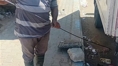 استجابة سريعة لشكاوى المواطنين.. حي عتاقة يواصل متابعة أعمال المرافق والصرف 