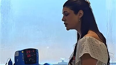 جبر الخواطر.. صابرين نجيلي تغني لطفلة خلال جلسة كيماوي وتدخل السعادة