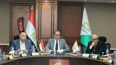 محافظ الجيزة يبحث ملفات الخدمات التعليمية والصحية والبيئية بالبدرشين والعياط
