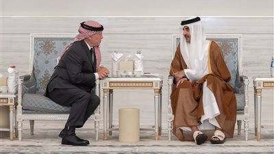 العاهل الأردني يصل الدوحة لتقديم العزاء في وفاة الأمير الوالد