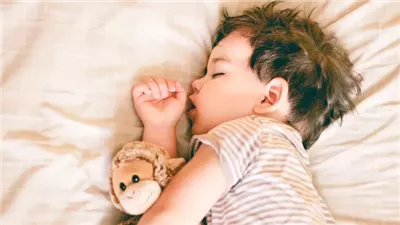 إنتبهي.. شخير طفلك النائم قد يكون علامة لأمراض أخطر