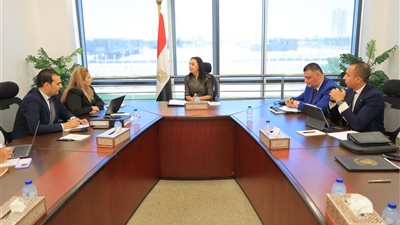 وزيرة التضامن تتابع الخطة التنفيذية لصندوق دعم الصناعات الريفية والبيئية