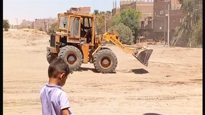 بلدوزر في أرض أثرية