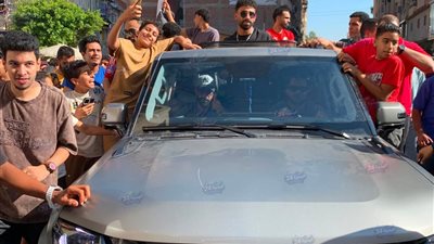 الآلاف يحتشدون للاحتفاء بنجم المنتخب مروان عطية بكفر الدوار بعد إنجاز المونديل