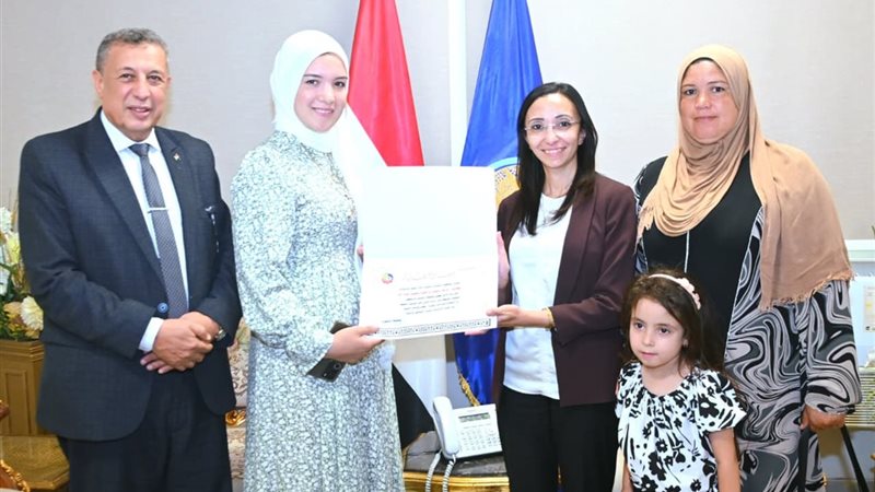 تقديراً لتفوقهم..