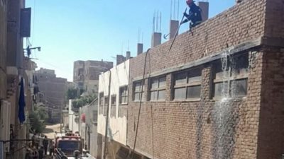السيطرة على حريق أعلى سطح مصنع ملابس بمنطقة الحسنى بحي الجناين في السويس