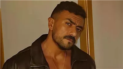 موقف محرج لأحمد العوضي خلال عرض فيلمه في مول مصر.. ومعجبة تفاجئه أمام الجمهور