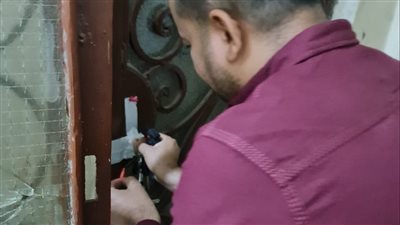 غلق وتشميع مركز علاج طبيعي غير مرخص في نجع حمادي.. وضبط منتحل صفة أخصائي