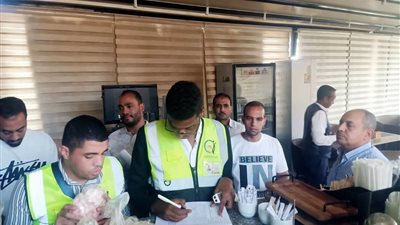 محافظ أسوان: عدم التهاون مع أى مخالفات تمس صحة المواطنين 