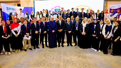 وزير التربية والتعليم والسفير اليابانى يكرمان 35 طالبًا وطالبة من المتفوقين 