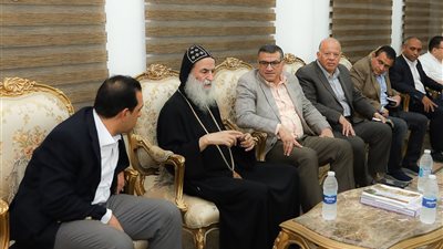 الأنبا بيمن: محافظ قنا بابه مفتوح لنا وتعامله يجسد رؤية السيسي للمواطنة