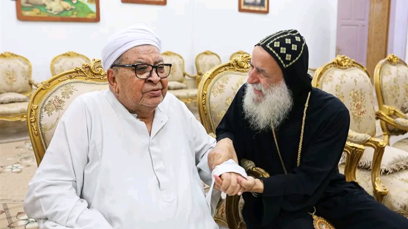 الأنبا بيمن برفقة الشيخ محمد الطيب 