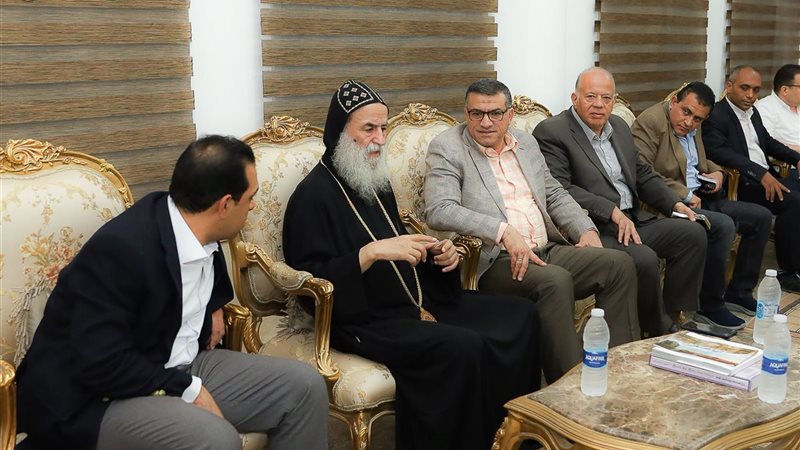 الأنبا بيمن برفقه