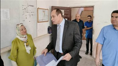 وكيل تعليم القليوبية يتابع انتظام امتحانات الدور الثاني بمدارس إدارة بنها 